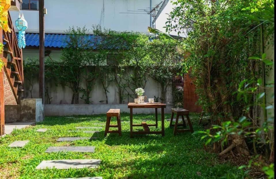 Auberge de jeunesse Nearthepark Backpack House à Chiang Mai Extérieur photo