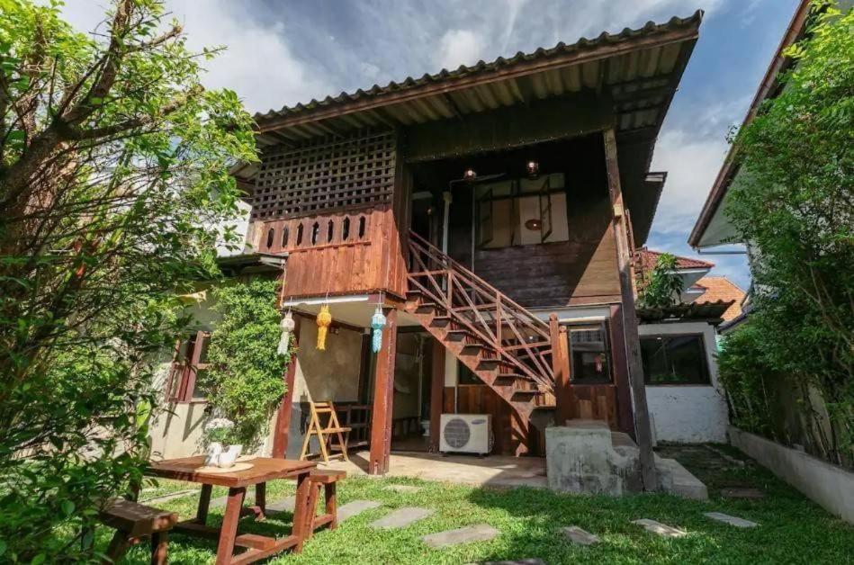 Auberge de jeunesse Nearthepark Backpack House à Chiang Mai Extérieur photo